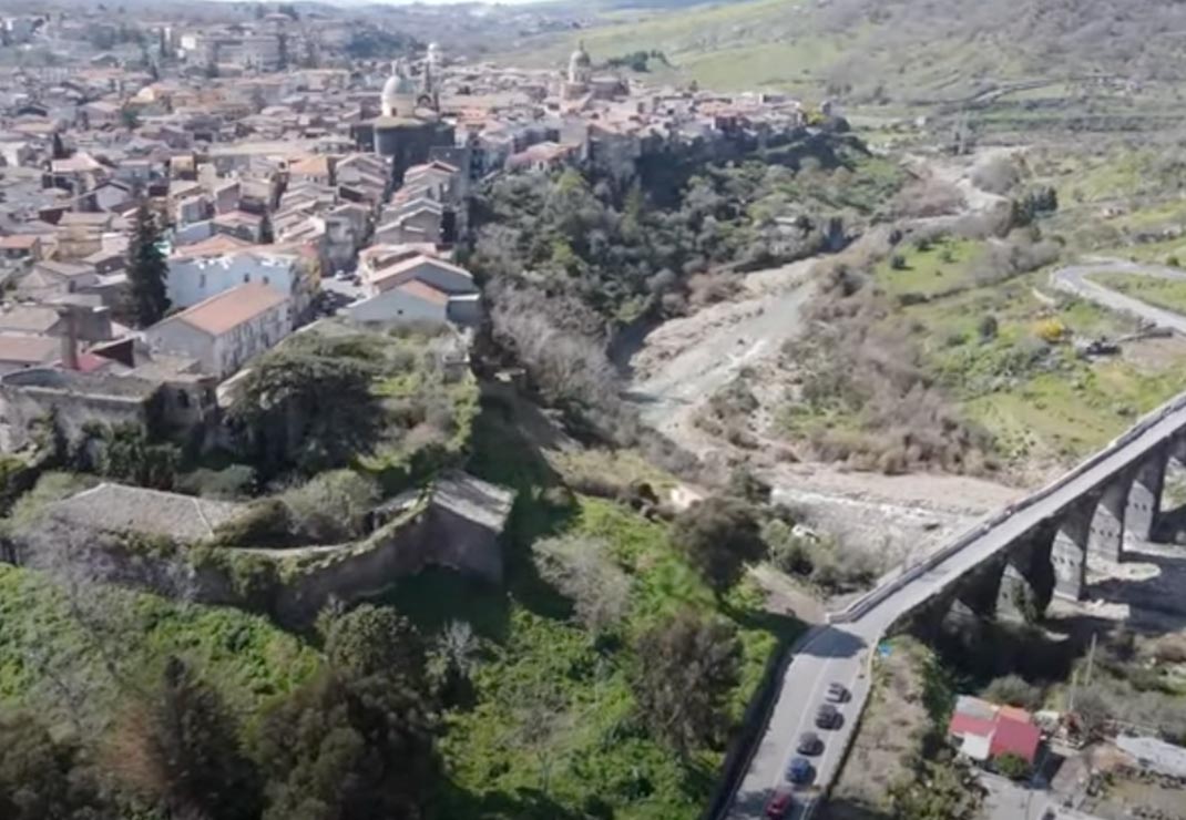 Municipalité de la ville de Randazzo vue d'en haut
