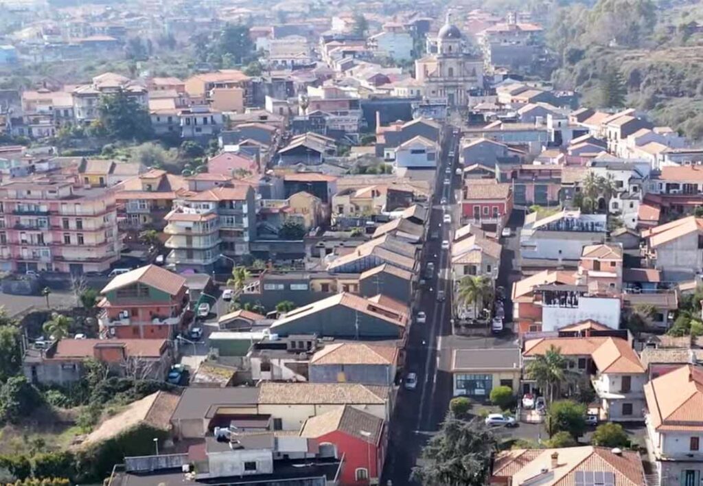 photo of the town of santa venerina